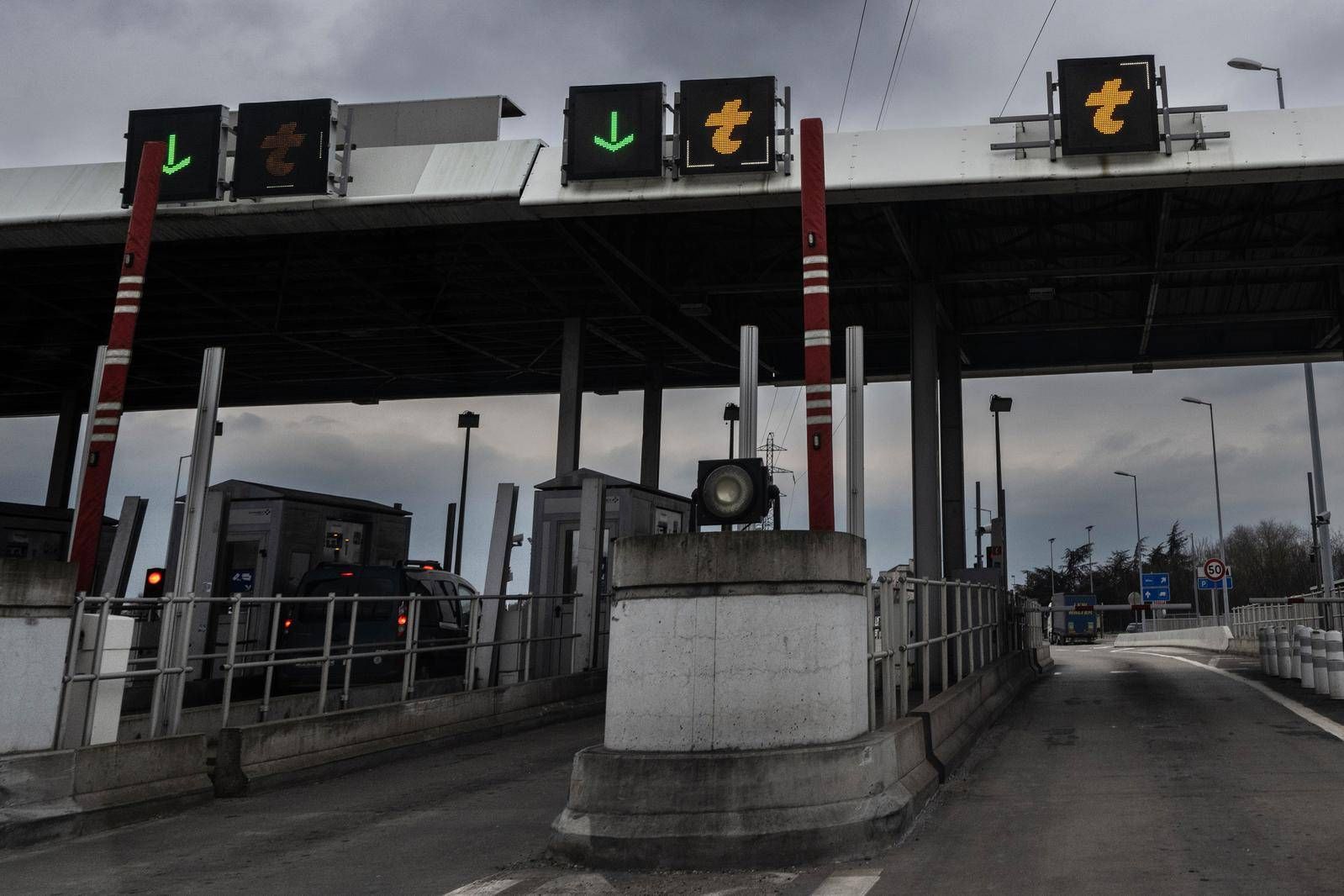 Taxation des sociétés d'autoroutes : "Cela n'aura jamais le même impact que de les renationaliser", répond Fabien Roussel