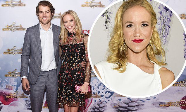 Chicago Med's Jessy Schram marries longtime girlfriend Sterling Taylor in Chicago ANTIQUES SHOP