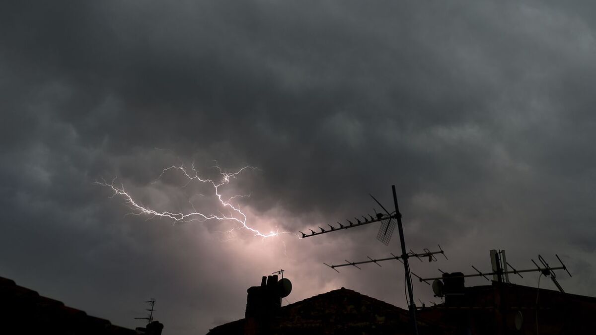 Orages violents : toits envolés, trafic SNCF perturbé… d’importants dégâts dans le Cher