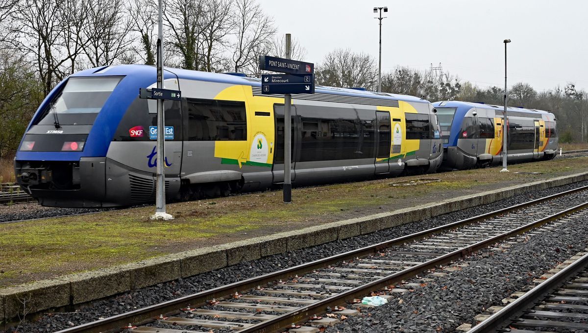 Un train TER Epinal-Belfort percute un convoi exceptionnel dans les Vosges, dix blessés