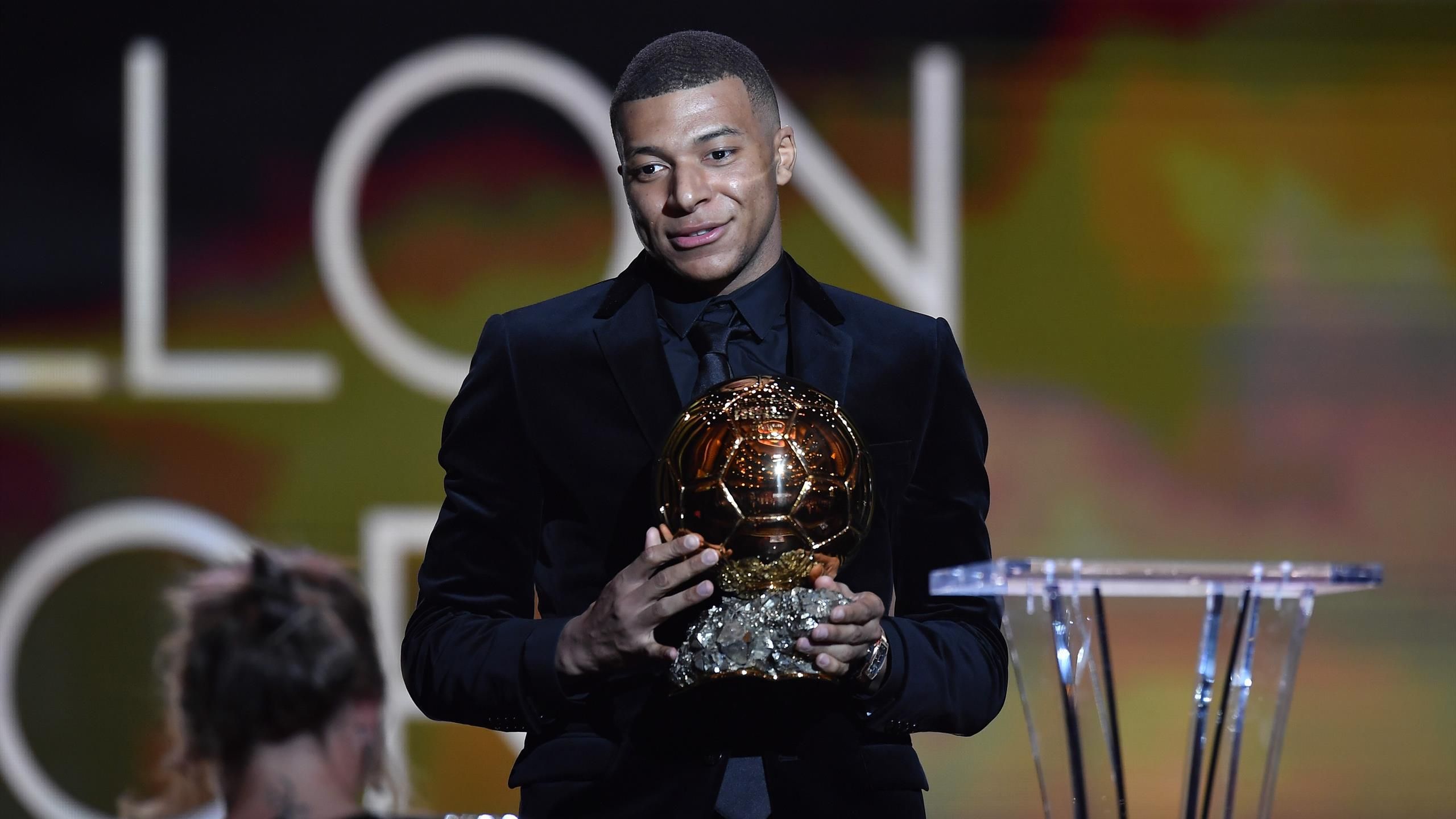 PSG - Equipe de France - Kylian Mbappé peut-il sérieusement envisager de remporter le Ballon d'Or ?