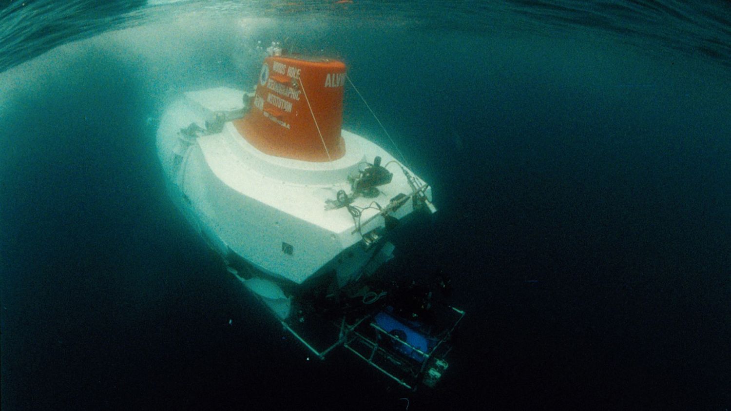 La France dépêche un navire et son robot pour retrouver le sous-marin disparu près de l'épave du "Titanic"