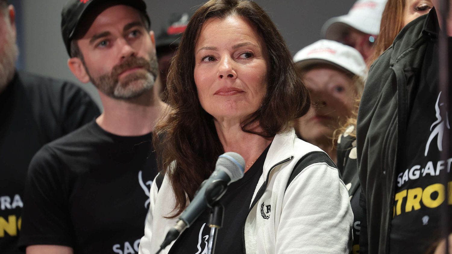 Fran Drescher, inoubliable "nounou d'enfer", est devenue le visage de la résistance aux studios et porte-voix de la grève à Hollywood