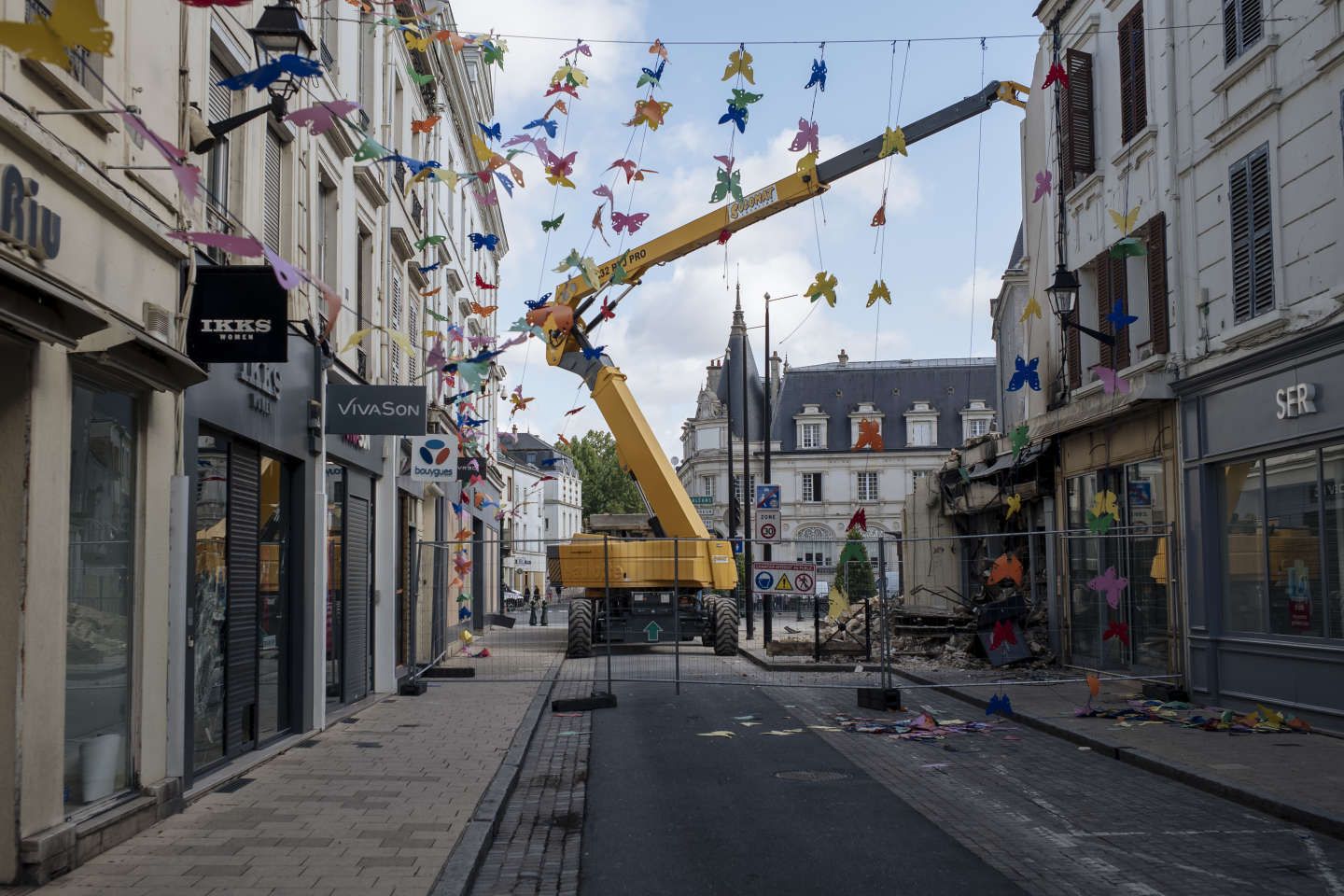 Reconstructions post-émeutes : le Parlement valide un projet de loi d’urgence