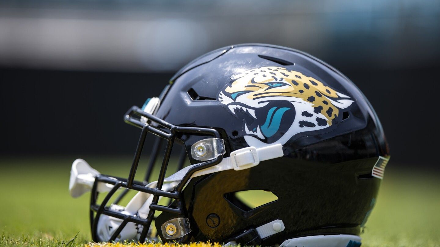 Jaguars strength coach Kevin Maxen comes out, a first for a male coach in major U.S. men's pro sports