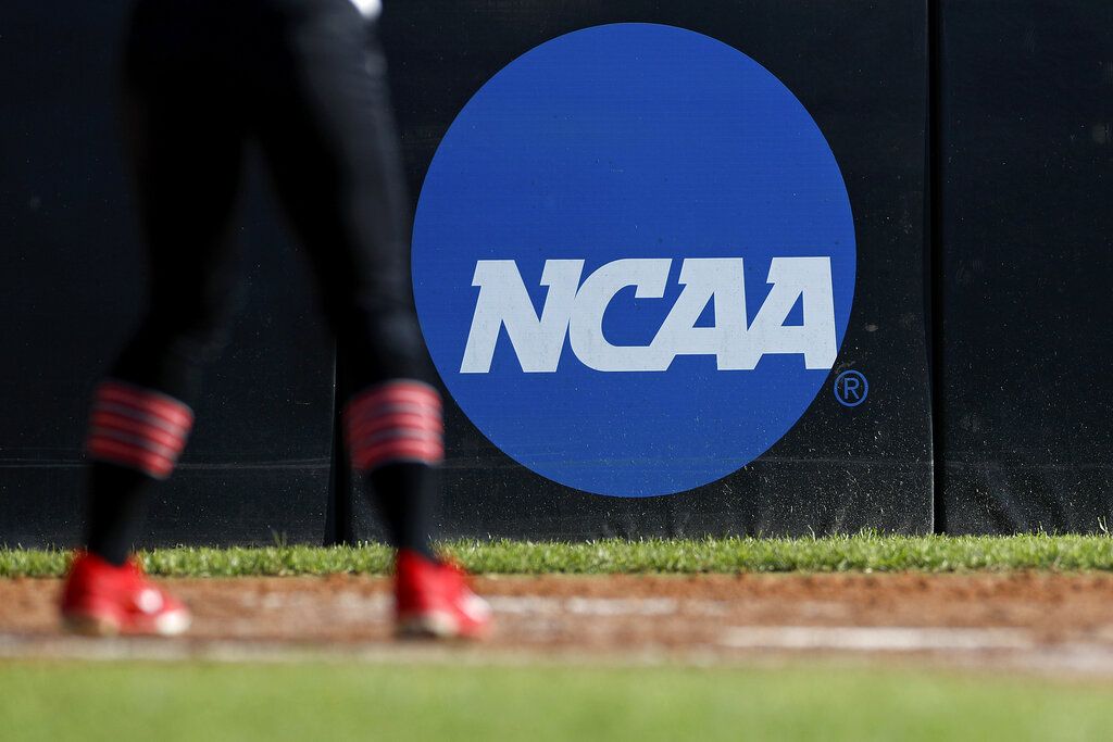 Senators announce push to reform college athletics