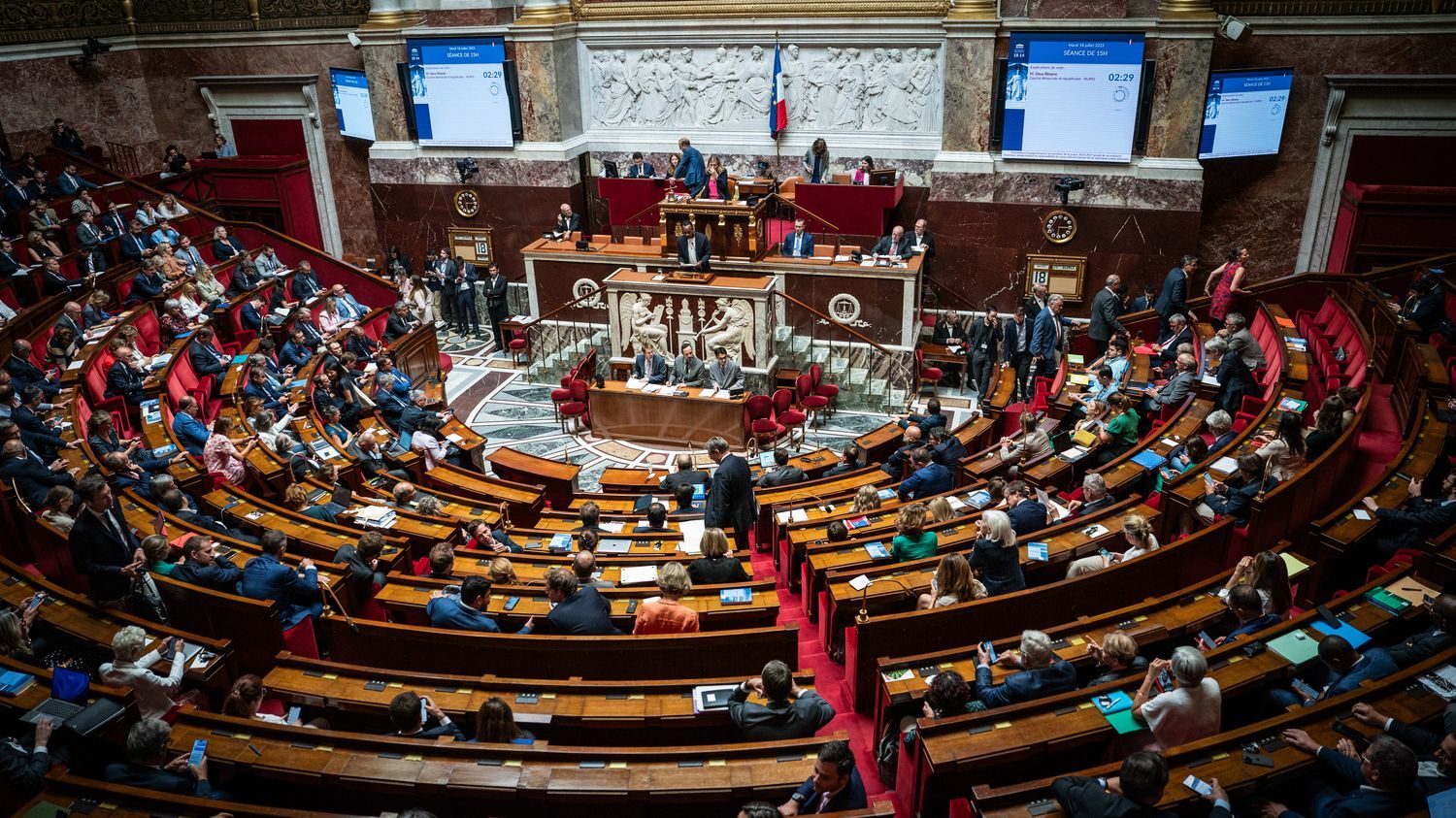 Emeutes urbaines : le Parlement adopte définitivement le projet de loi d'urgence facilitant la reconstruction des bâtiments dégradés