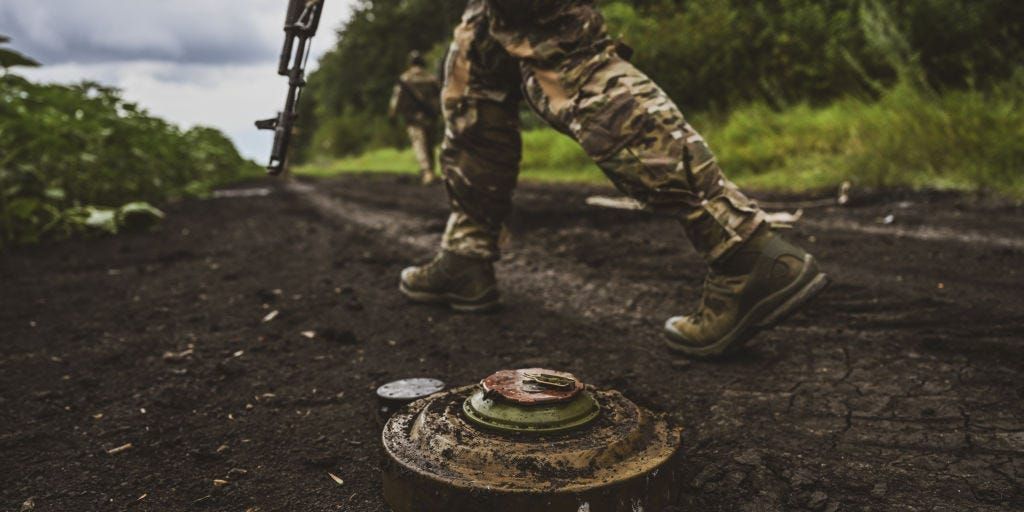 Ex-Special Forces Engineer Says Russian Land Mines Are 'Exhausting'