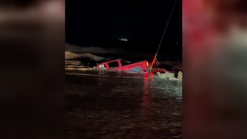 Roswell, New Mexico flash flooding leaves 2 dead