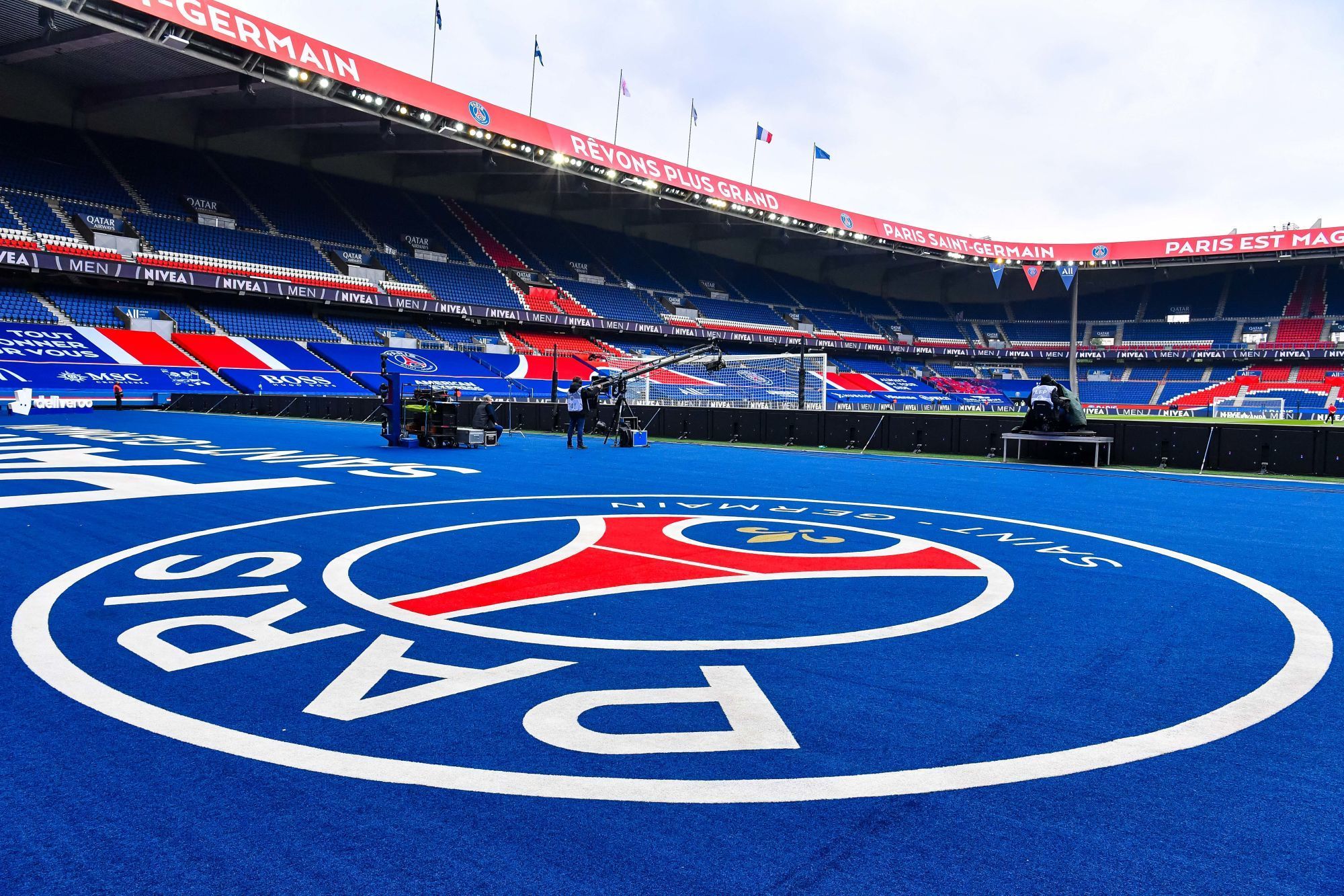 PSG: Rénovation du Parc, un oeil sur les stades signés Pierre Ferret et Populous