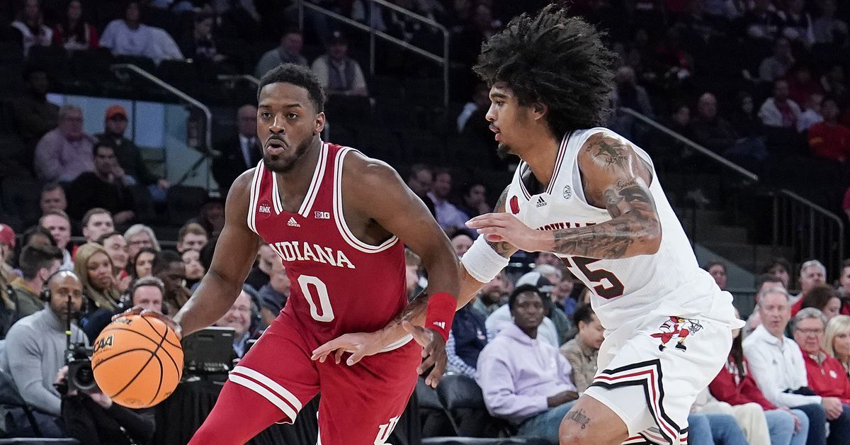 Louisville falters late, falls to Indiana, 72-64