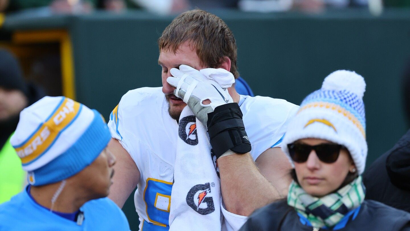 Joey Bosa headed to IR with sprained foot