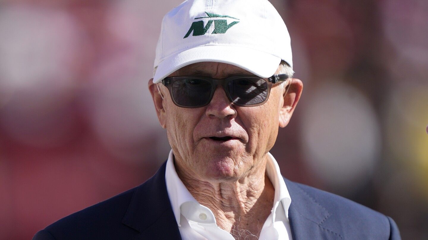 Different sources, different takes on Woody Johnson's suggestion to bench Aaron Rodgers