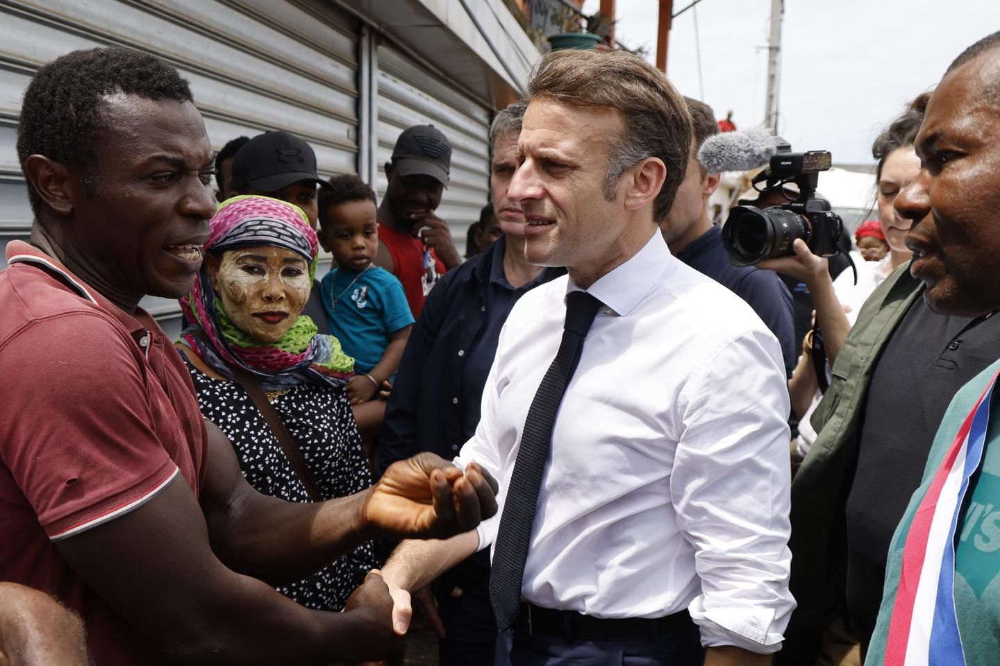 A Mayotte, Macron défend un discours de " vérité " sur l’immigration clandestine