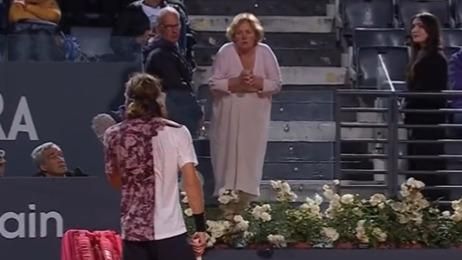 "C'est un sketch cette famille Tsistipas" : scène improbable à Rome lors de Medvedev-Tsitsipas