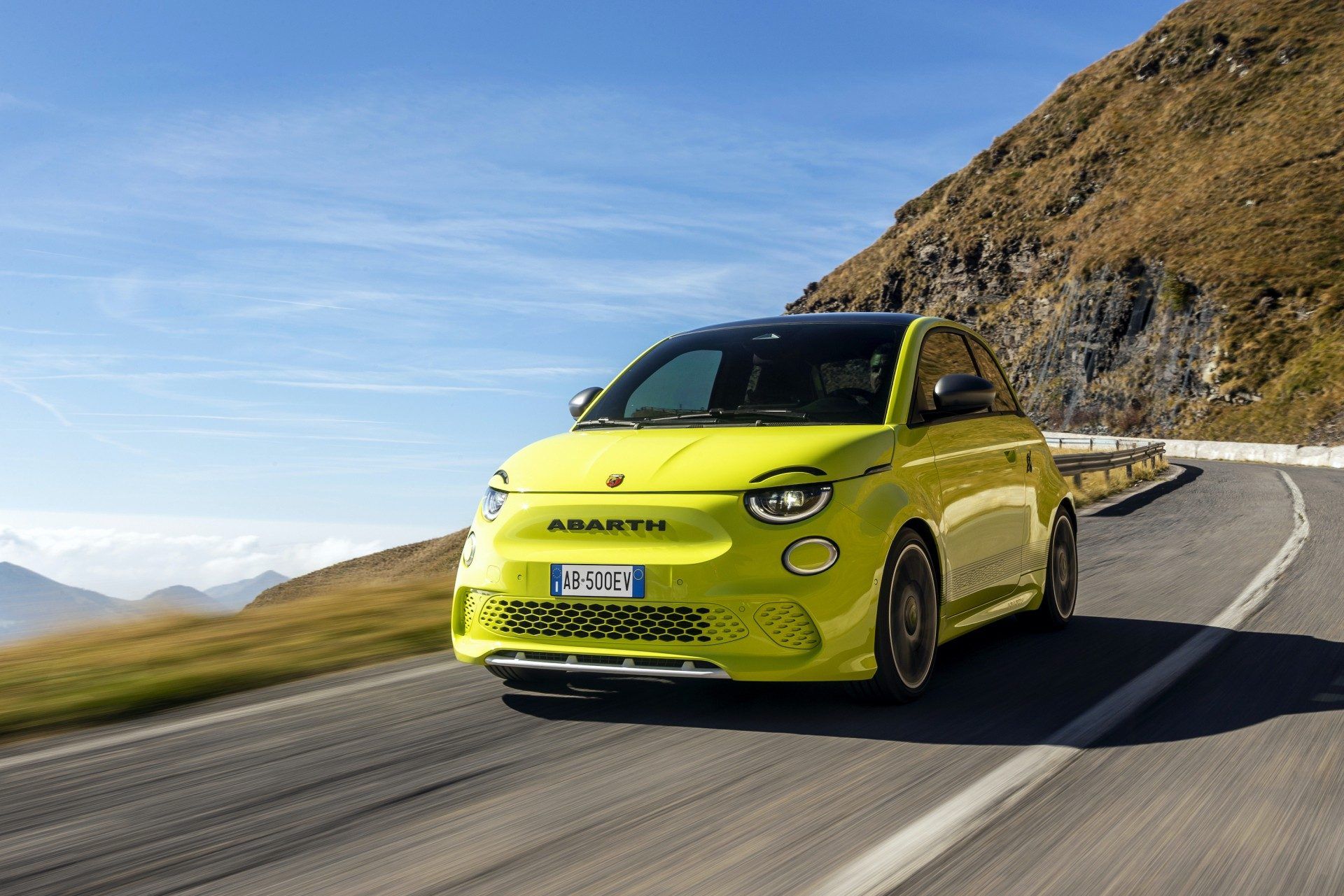 Essai Abarth 500e : au volant de l’électrique qui va faire du bruit !