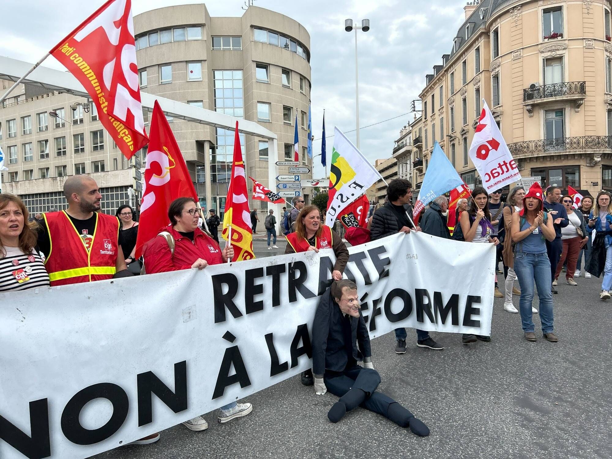 "David Lisnard, il va faire tout noir chez toi": la CGT vient "faire son cinéma" au 76e Festival de Cannes