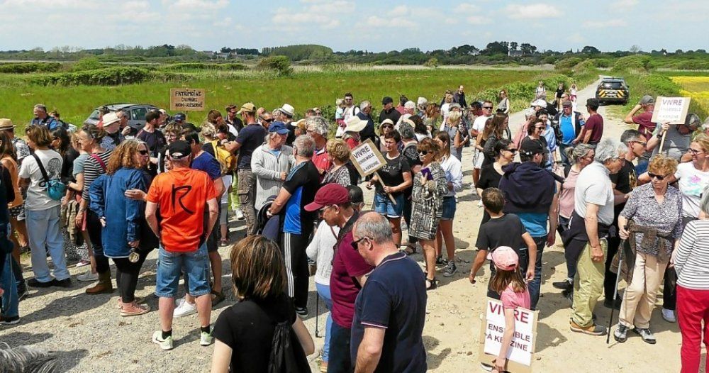 À Plouhinec, 200 personnes à la marche pour un libre accès à la plage de Kerzine