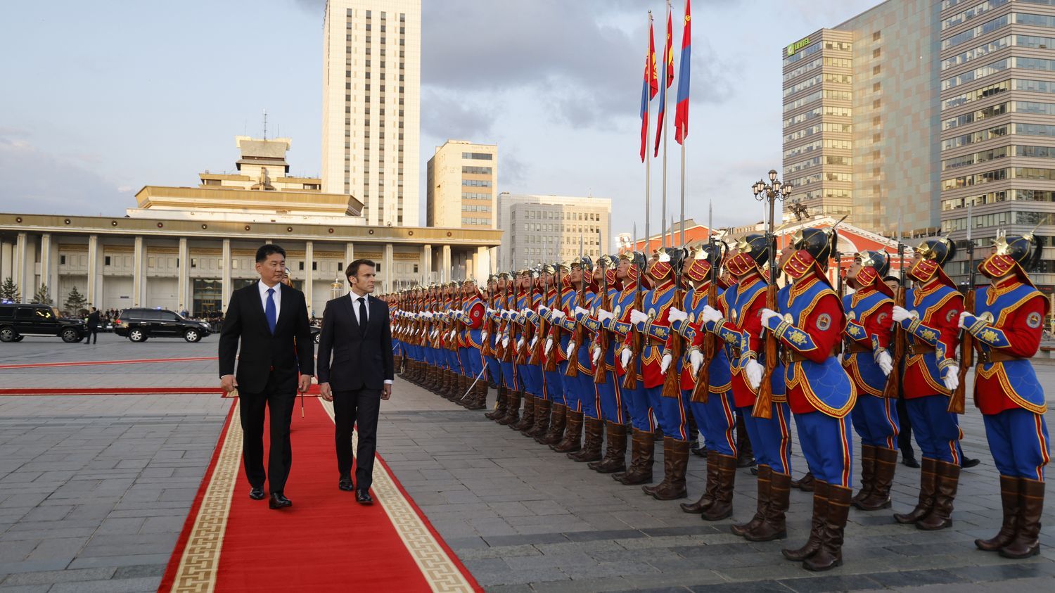 En Mongolie pour une visite historique, Emmanuel Macron plaide pour le renforcement de la collaboration énergétique entre les deux pays