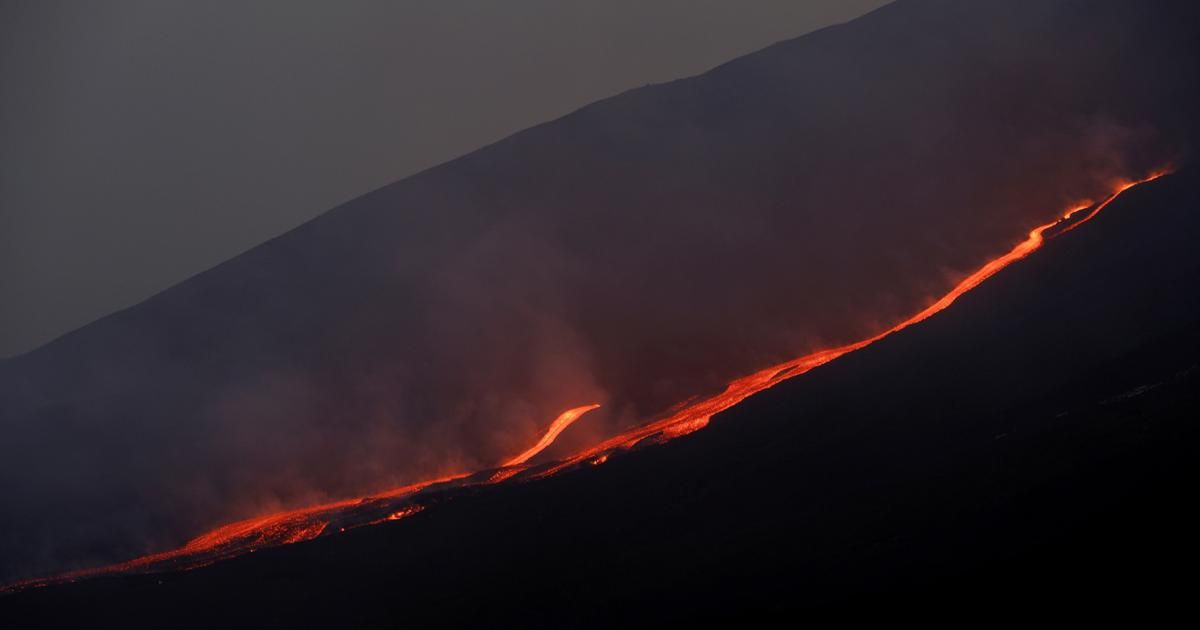 Italie : l'Etna crache des cendres, l'aéroport de Catane fermé