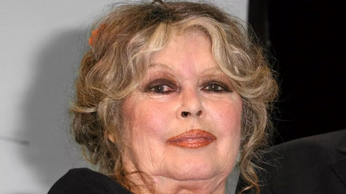 Brigitte Bardot sans tabou sur les effets du temps qui passe, "Ça pendouille"