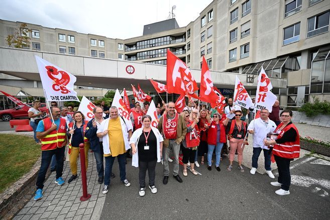 "Fatigués, méprisés et en colère", une soixantaine d'agents hospitaliers d'Eure-et-Loir manifestent à Chartres