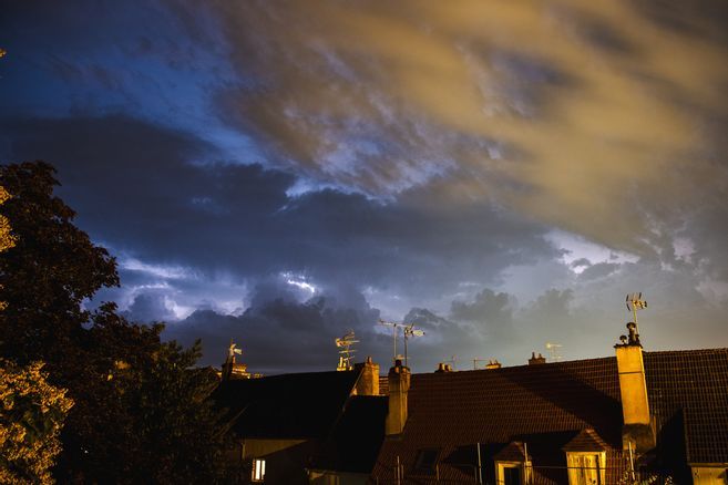 La vigilance orange aux orages étendue à 19 départements : risques d'inondations dans le Cher, le Loiret et l'Indre