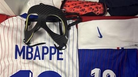 Pays-Bas-France: Kylian Mbappé dévoile l’image de ... son masque noir