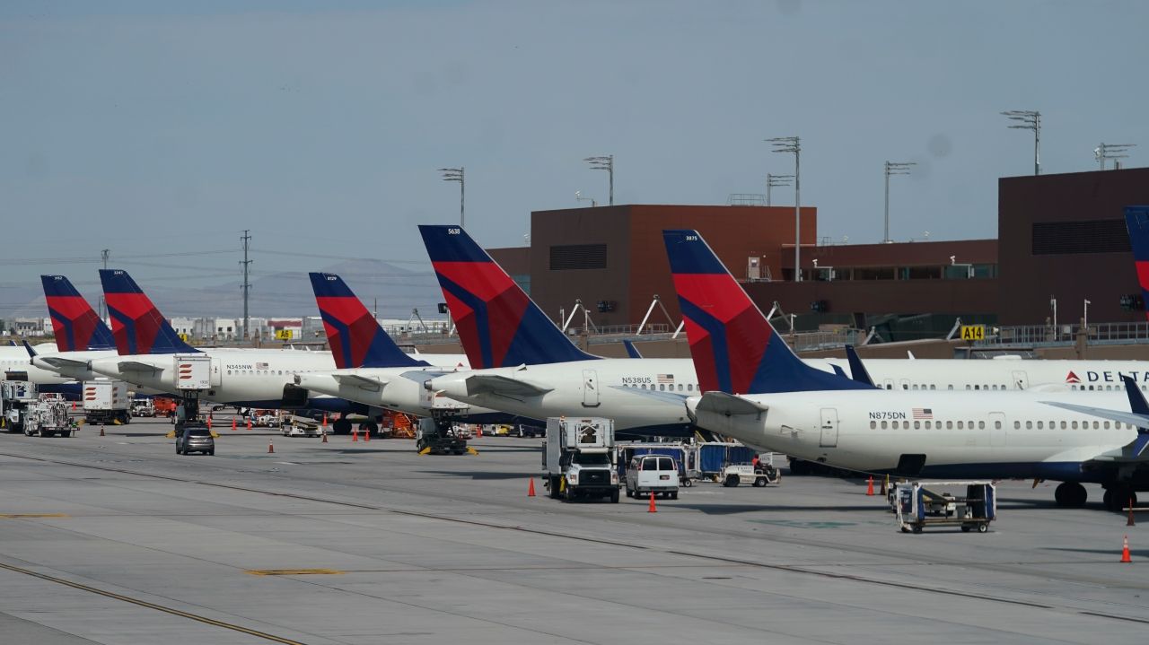 DOT launching investigation into Delta plane stuck on tarmac in extreme heat