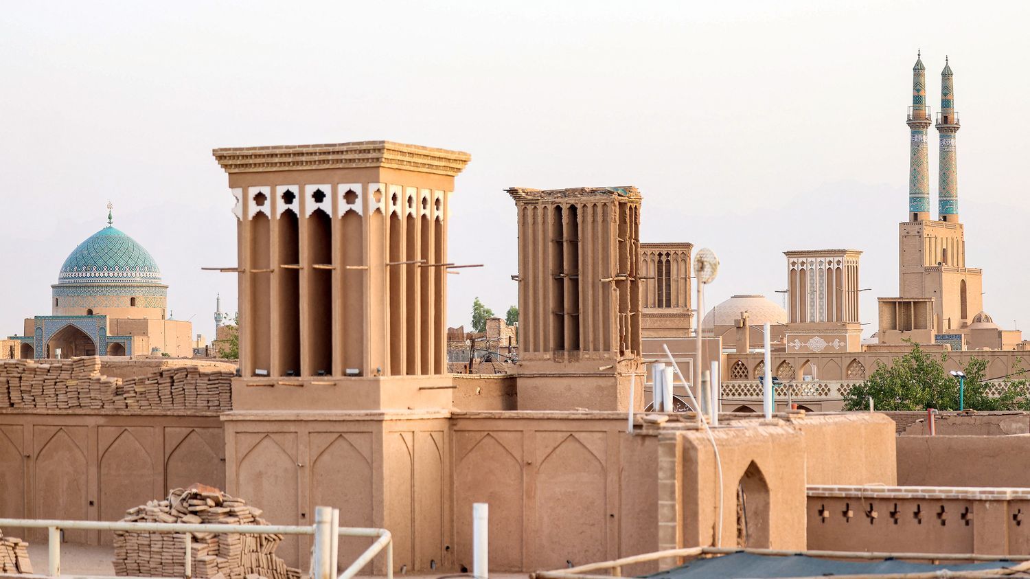 Face aux canicules, la ville antique de Yazd, l'une des plus chaudes au monde, en Iran s'adapte grâce à des techniques ancestrales