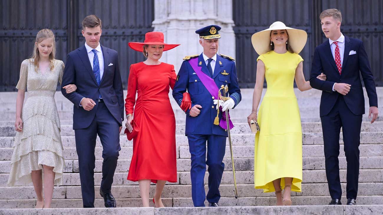 La famille royale aux couleurs du drapeau belge au Te Deum de la fête nationale 2023 : Albert II et Paola exceptionnellement présents pour les 10 ans de règne du roi Philippe