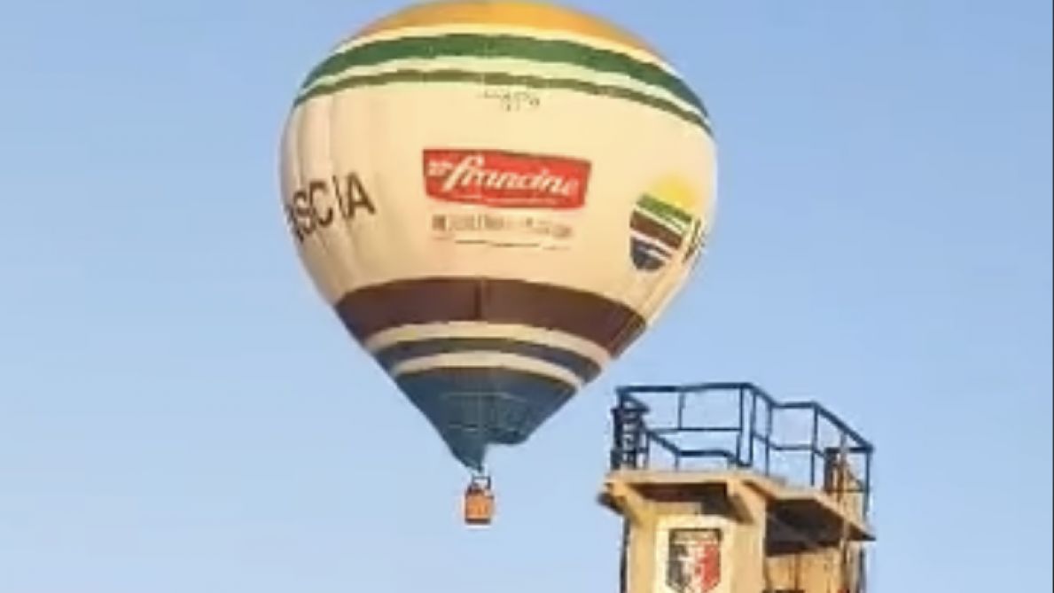 La montgolfière atterrit sur le parking de l’hypermarché à Reims