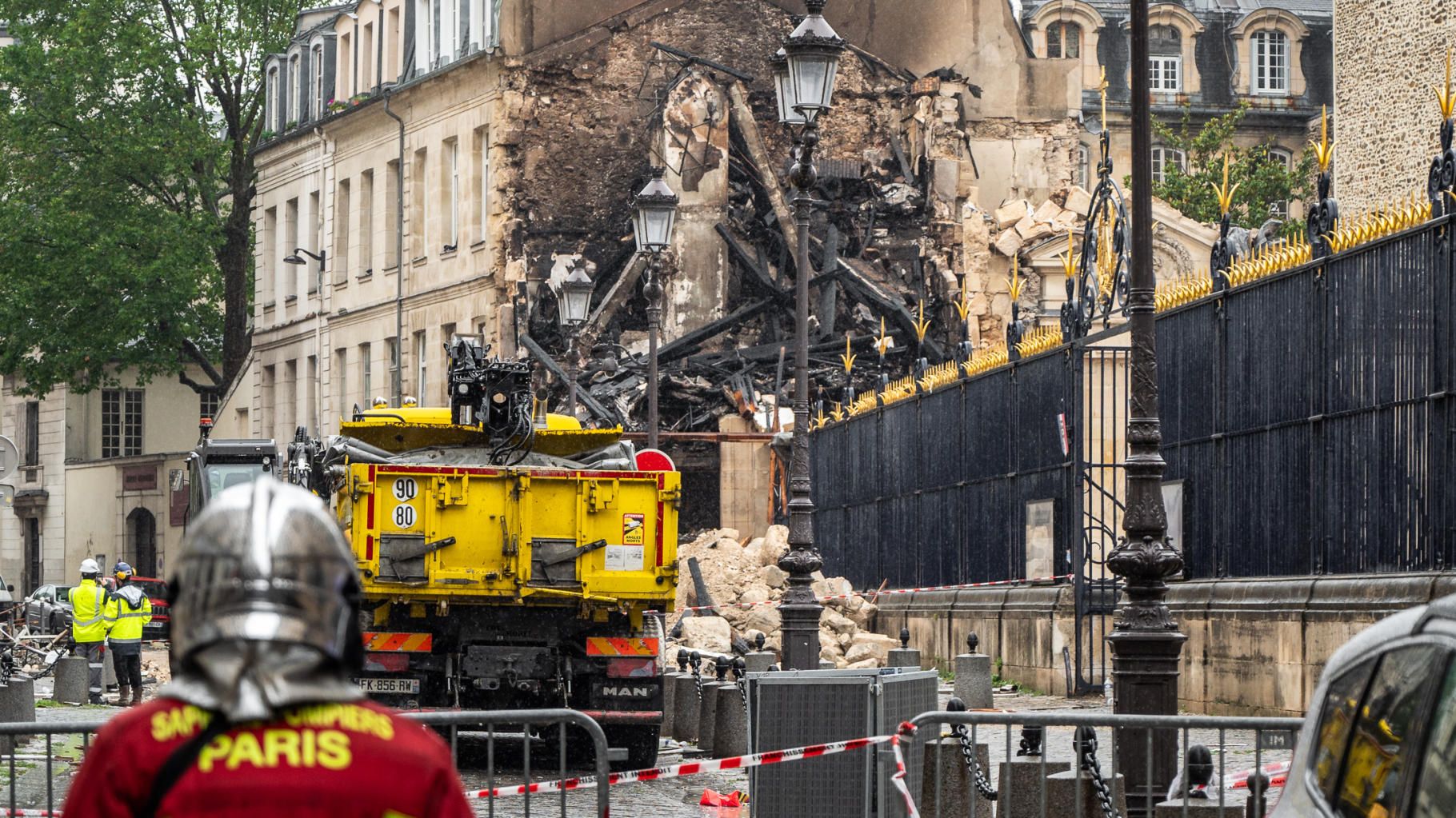 Explosion d’un immeuble rue Saint-Jacques à Paris : une troisième victime est morte dans l’effondrement