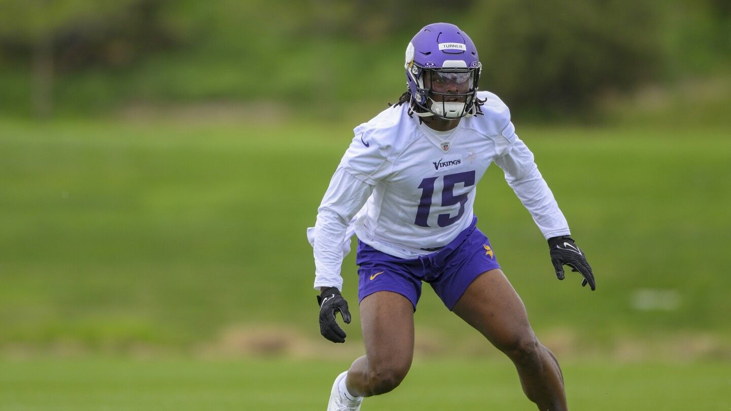 Dallas Turner signs rookie deal with Vikings