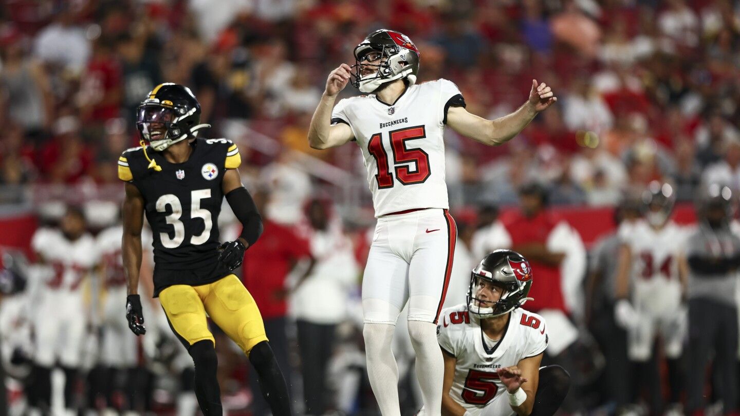 Buccaneers waive Rodrigo Blankenship, Chase McLaughlin wins kicker job