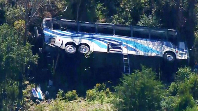 New York bus crash carrying Farmingdale High School students kills 1, injures dozens