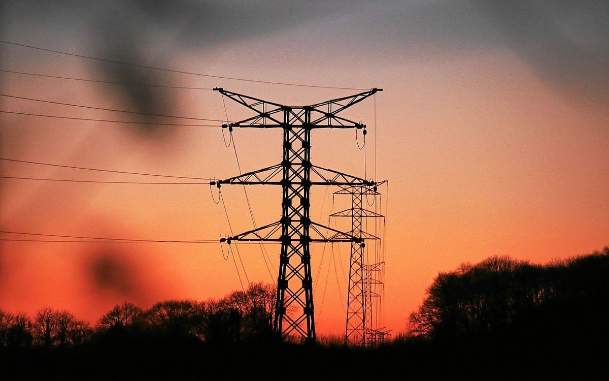 Après la tempête en Bretagne, 10 000 foyers encore privés d’électricité à la tombée de la nuit