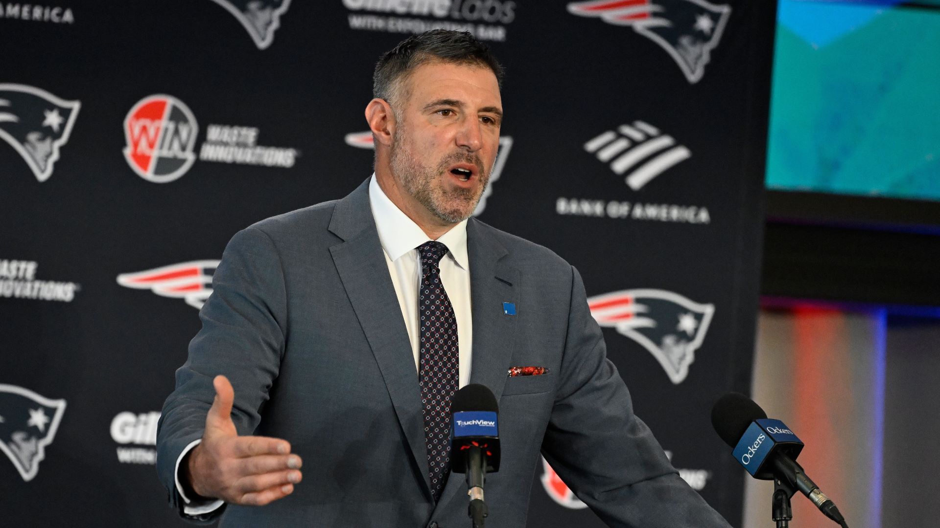 Patriots’ Mike Vrabel Had Obvious Focus Constructing Coaching Staff