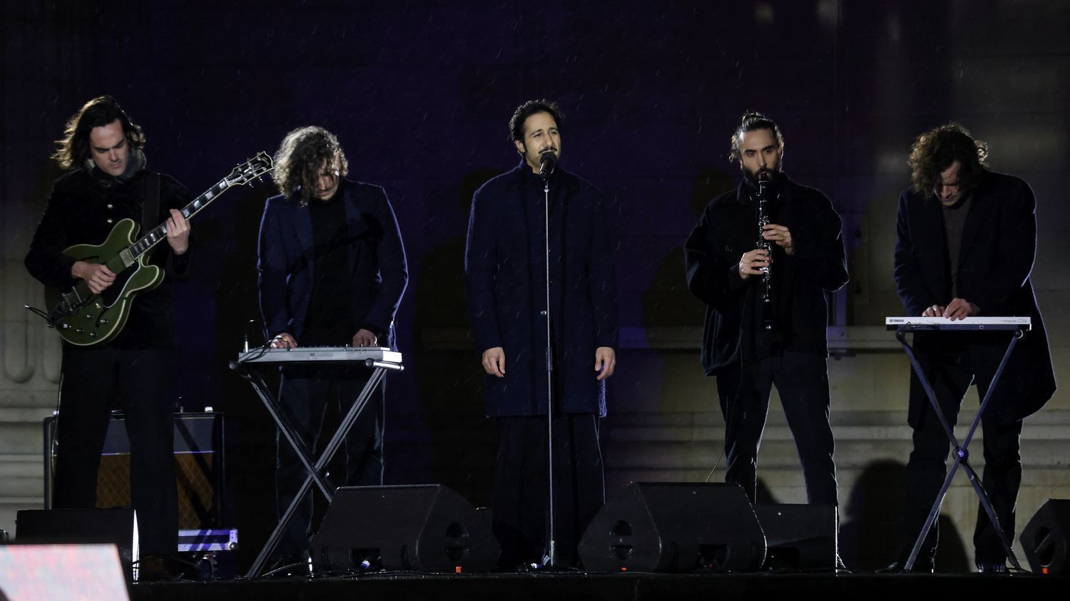 Hommage aux époux Manouchian : "L'émotion ne retombe pas de notre côté", confie le chanteur du groupe Feu! Chatterton après sa reprise de "L'Affiche Rouge"