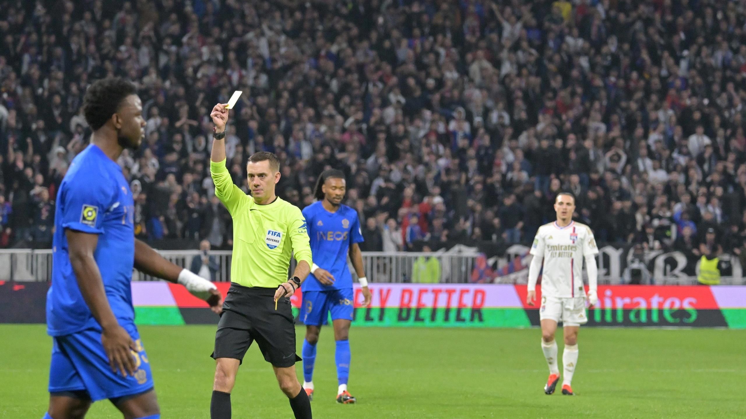 La sonorisation des arbitres bientôt expérimentée en France après le feu vert de la FIFA