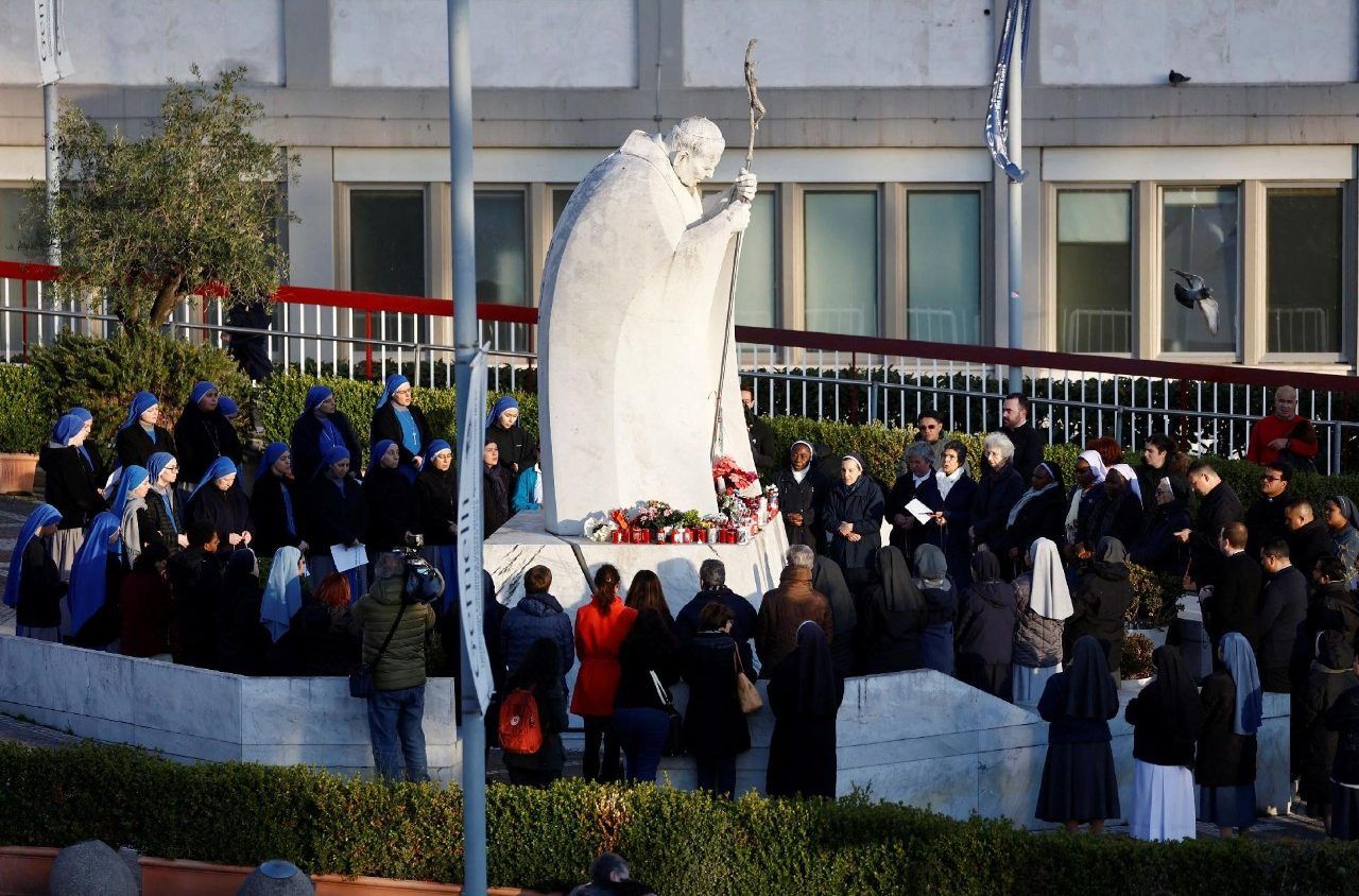 Le Pape au Gemelli: une crise respiratoire dans la matinée