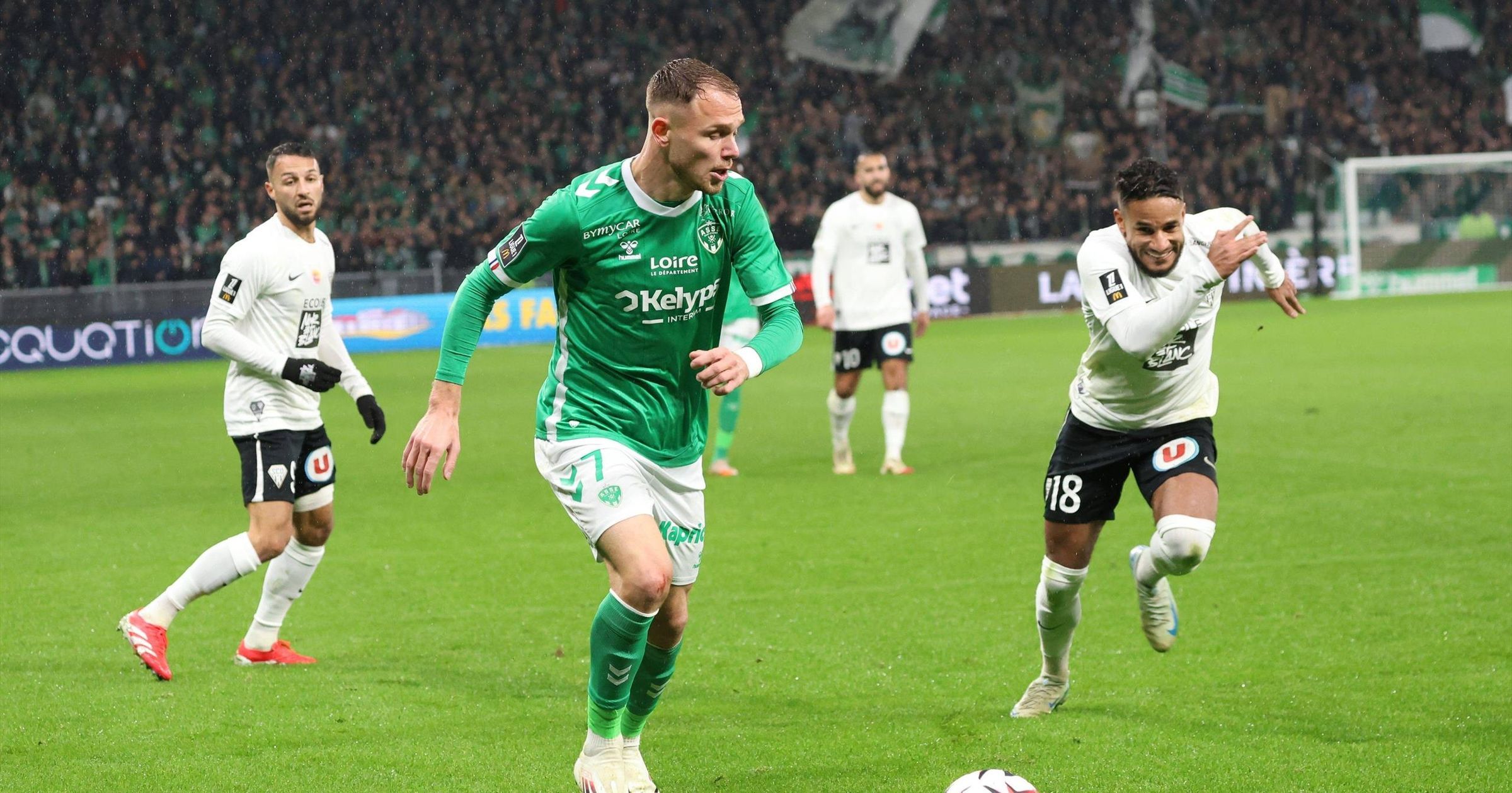 Saint-Etienne gâche un retour fou contre Angers (3-3)