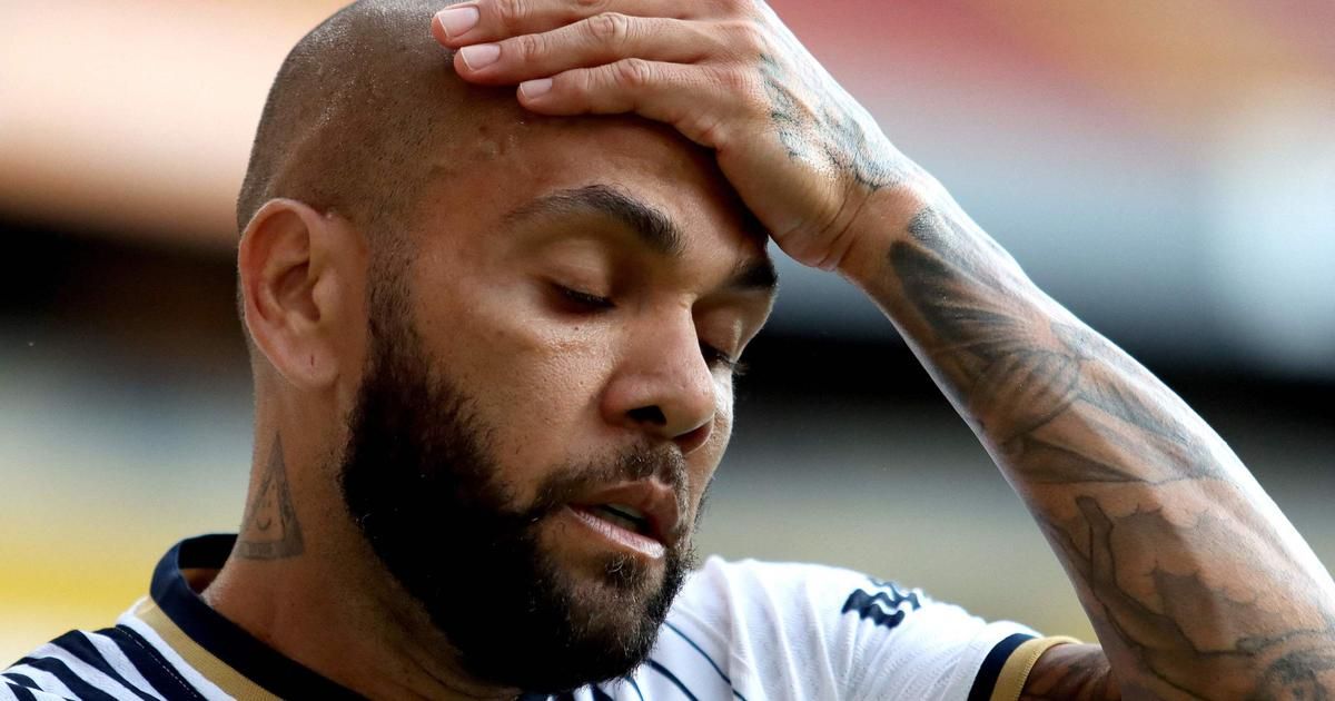 Justice : incapable de payer sa caution, Dani Alves reste derrière les barreaux