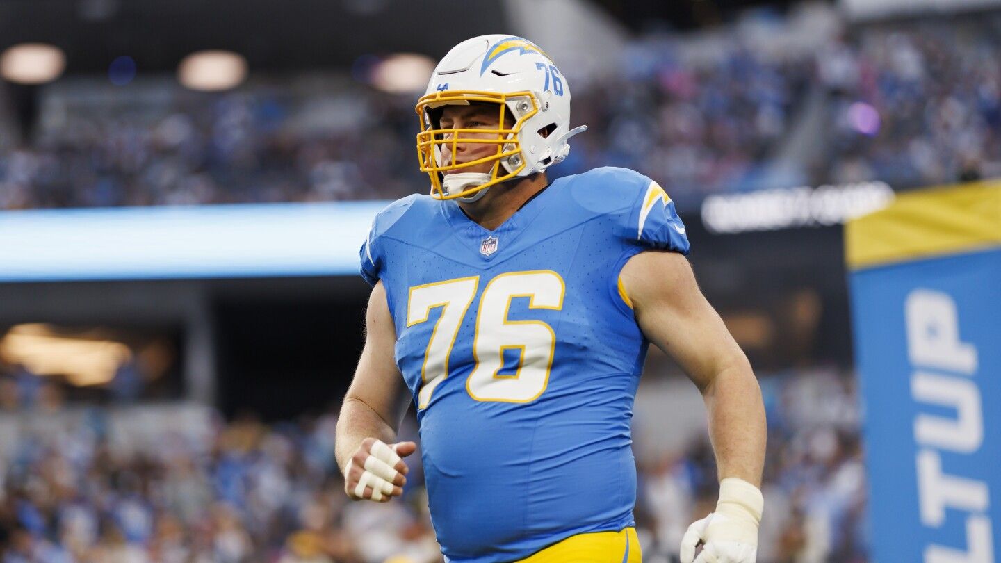 Bills sign OL Will Clapp to a one-year deal