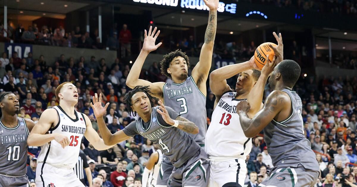 Put it on a loop: Jaedon LeDee scores 32 points as Aztecs open NCAA Tournament with win