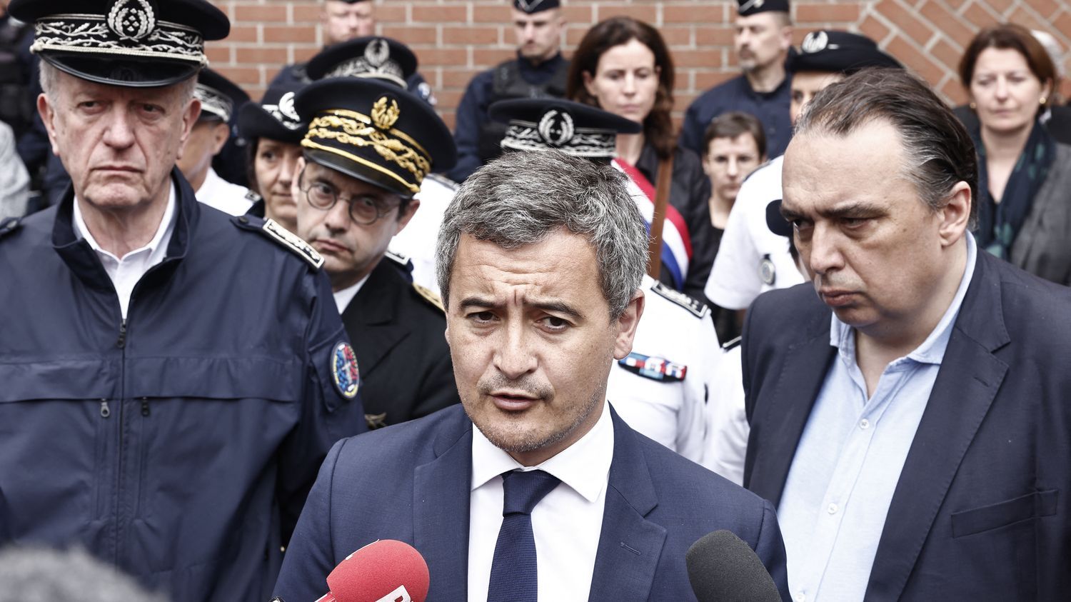 Policiers morts dans le Nord : le ministre Gérald Darmanin annonce qu'un "hommage national" leur sera rendu