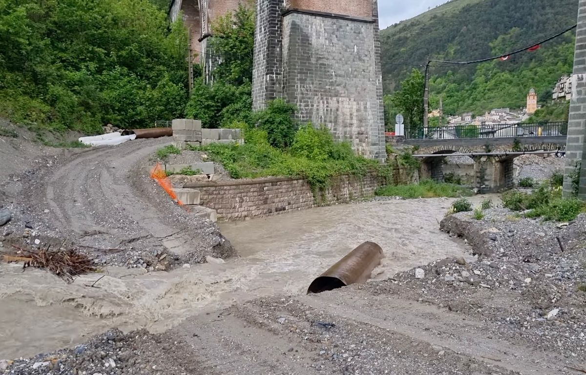 Tempête Alex dans les Alpes-Maritimes : En crue, la Roya emporte des installations provisoires