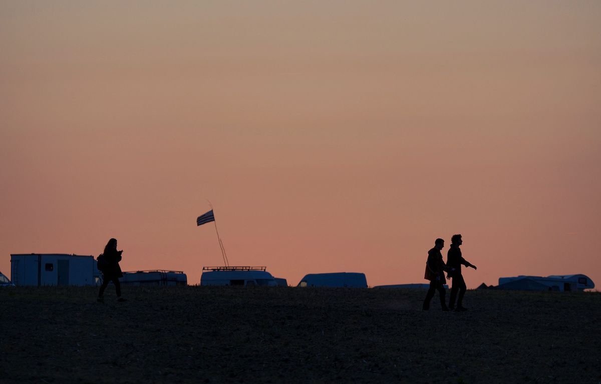 Les teufeurs font le ménage pour rendre " un terrain nickel "