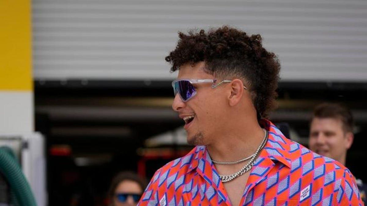 Patrick Mahomes blasted for weighing in on Arizona Coyotes move