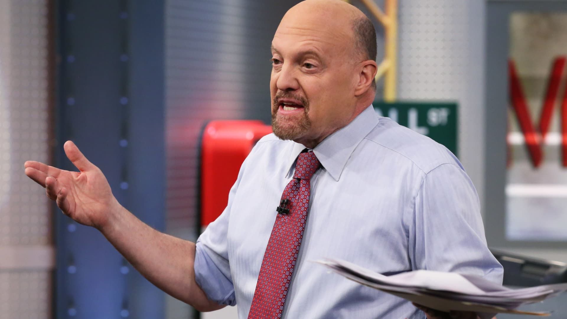 Market action shows debt ceiling isn't Wall Street worry, Cramer says